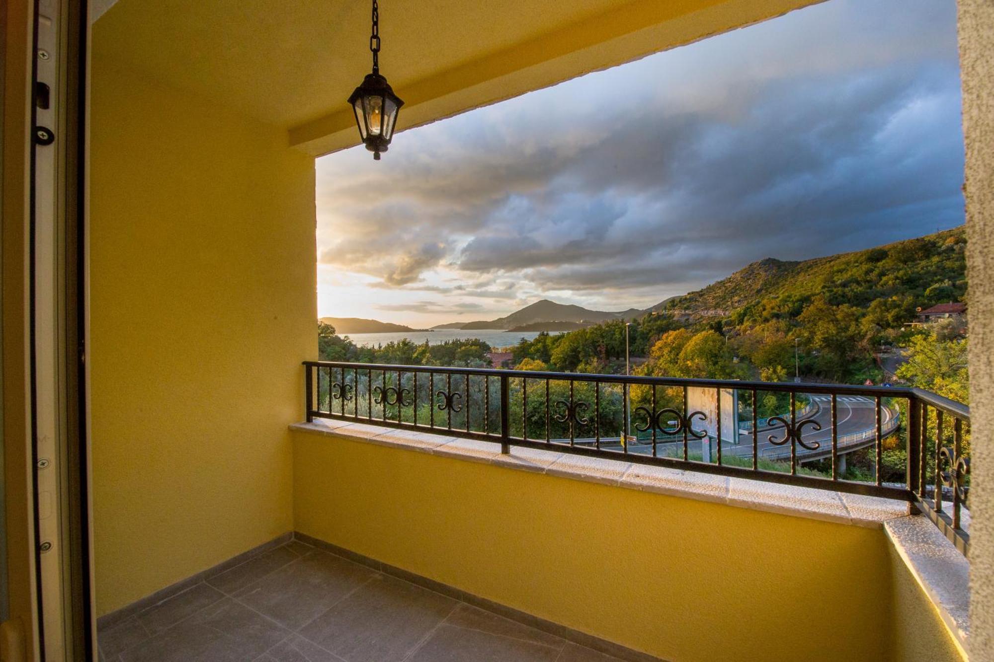 Lux Apartment Amarin Pržno Екстериор снимка